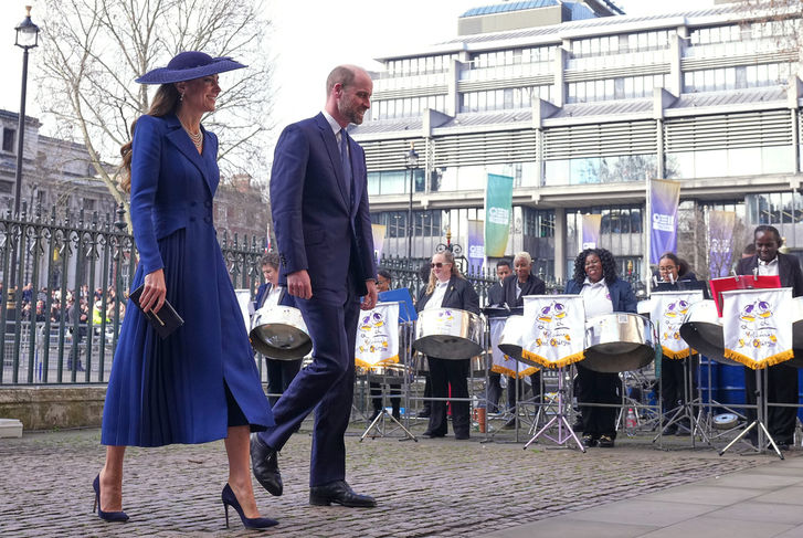 Gülümsemeler, bayraklar, gerginlik ve direniş aynı karede