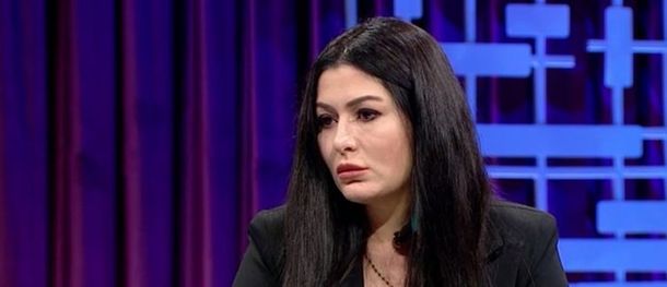 Karaköy'de çift yakalandı, sohbetler havada uçuştu