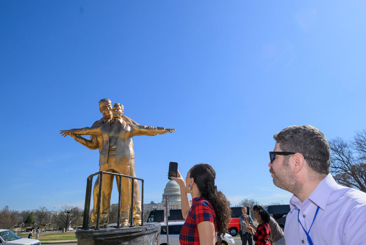 Siyasi hiciv mi, provokasyon mu? Tartışma yaratmaya niyetli sanat eseri