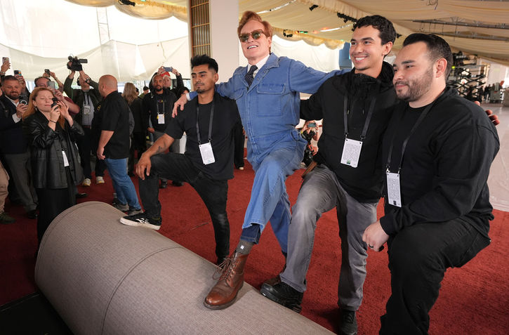 Kırmızı halıda Conan, neşeli anlar yakaladı