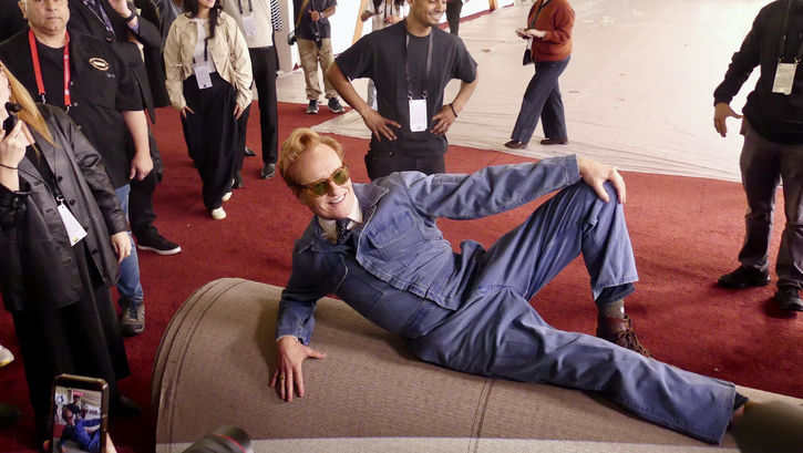 Kırmızı halıda Conan, neşeli anlar ve şıklı pozlar yakalandı