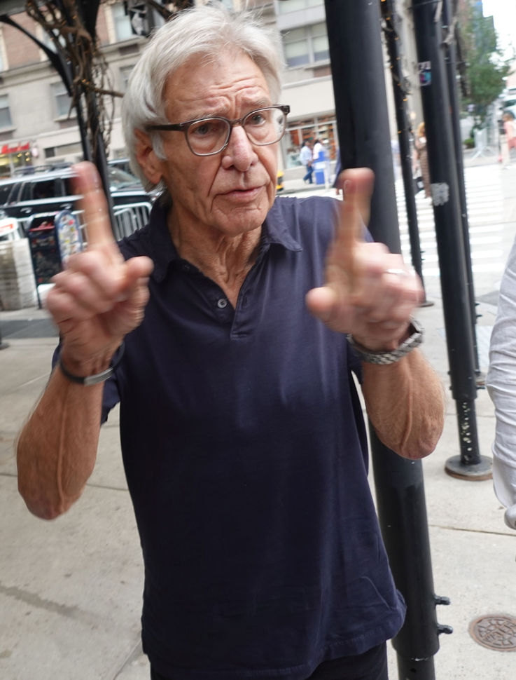 Film müziğiyle uykuya dalan efsanevi oyuncu Harrison Ford!