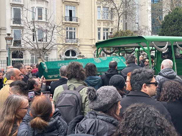 Sanatçı vedası, sevenleri gözyaşıyla buluştu