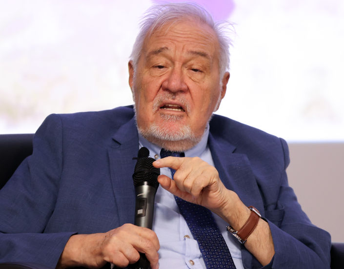 Saygıdeğer bir entelektüel yoğun bakımda, asılsız haberlere karşı dikkat!