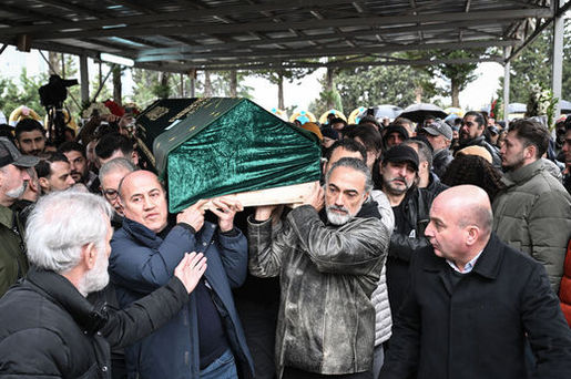 Yüreğim paramparça, sonsuzluğa gidişin acısı derin