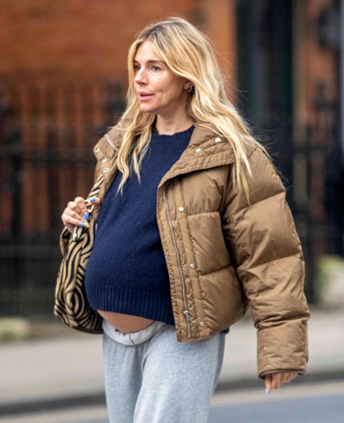 Enerjik anne adayı, hamileliğiyle formda kalıyor!