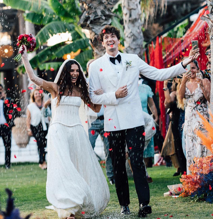 Gece bekçisi gibi, eşi Cedi'nin endişesi eğlenceli