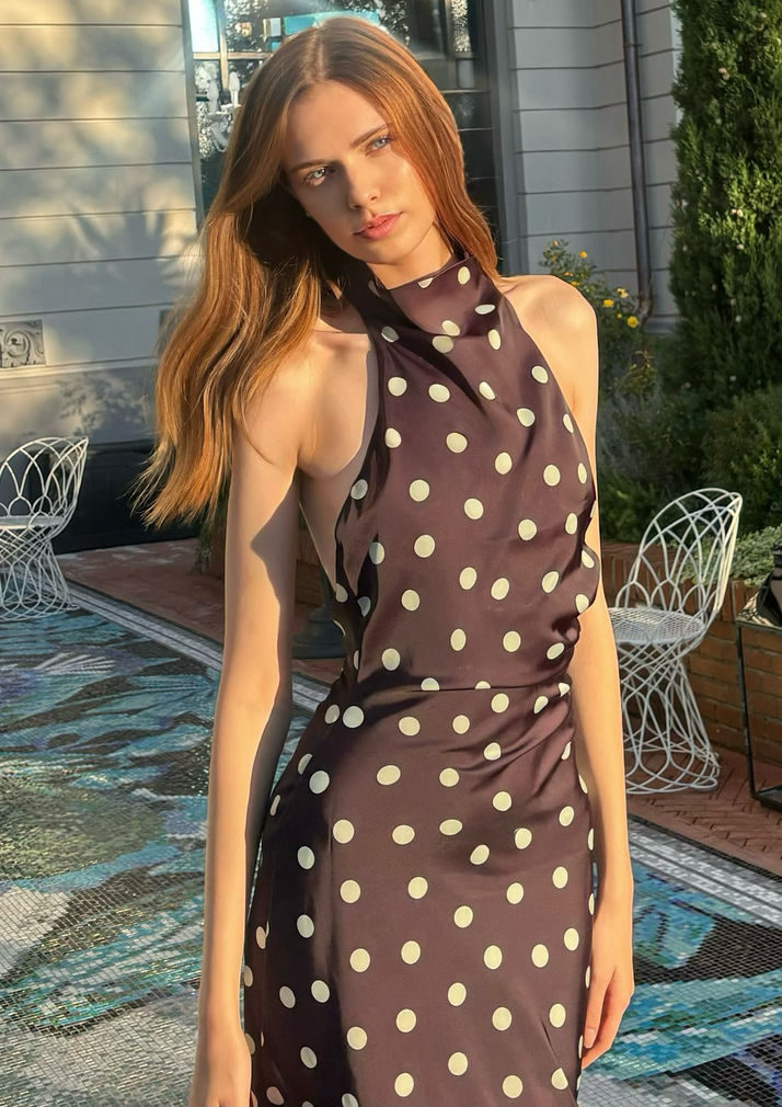 Aşk rüzgarı esti, Berke yeni bir Fransız güzelle!