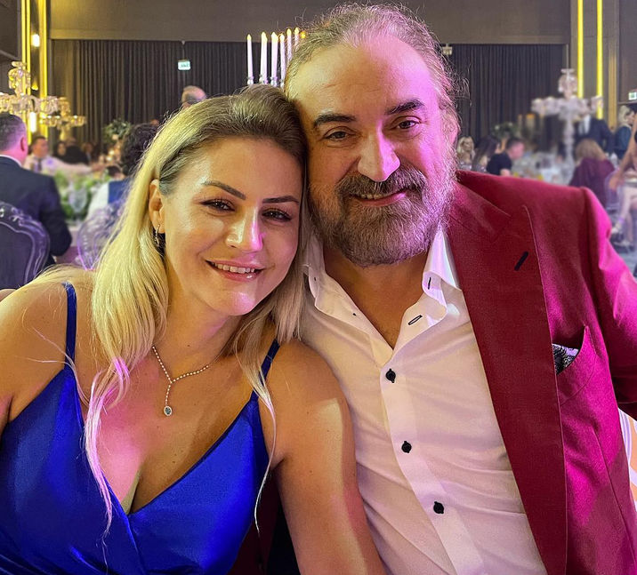 Gözler dolu, anılar yaşanıyor, bir veda