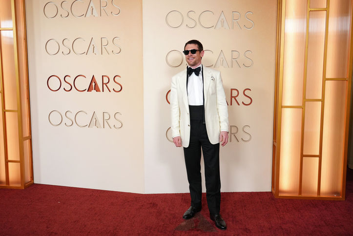 Vampir dişleri Oscar kırmızı halini salladı!