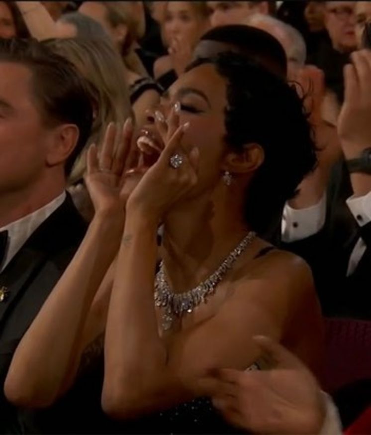 Alkışı dinledi, sonra eleştiri savurdu, güçlü bir duruş