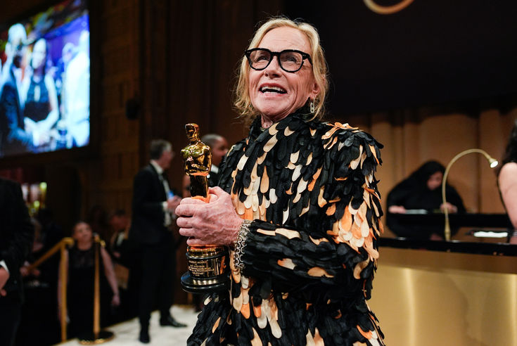 Alkışı hak eden, öfkeyle değil sevgiyle karşılamalıyız