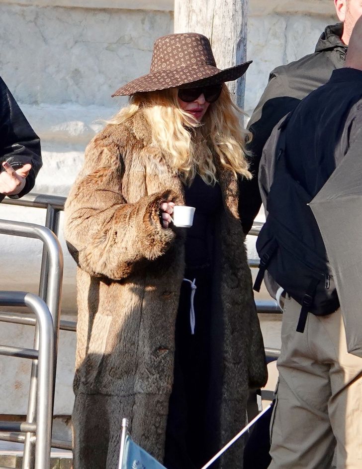 İtalya'da setler, pop yıldızı yoğun çekim temposunda