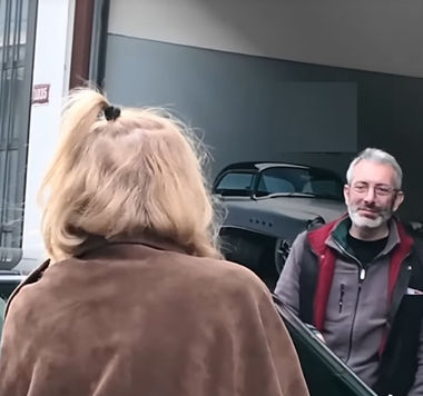 Samimi an, müzik ve fabrika sesi beklenmedik birliktelik