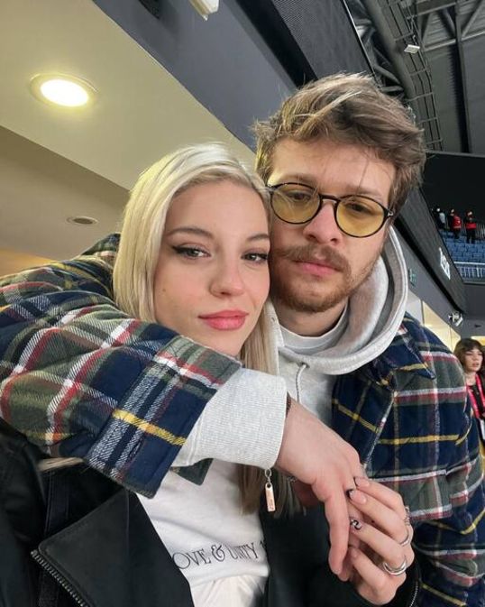 Aniden bir takip bırakışı, aşk dedikodularını alevlendirdi