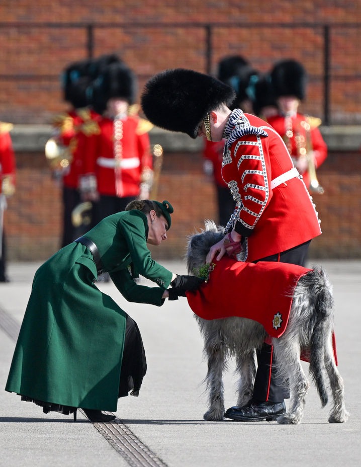 Gülümseme dolu anlar, prenses ve sevimli dostu bir arada