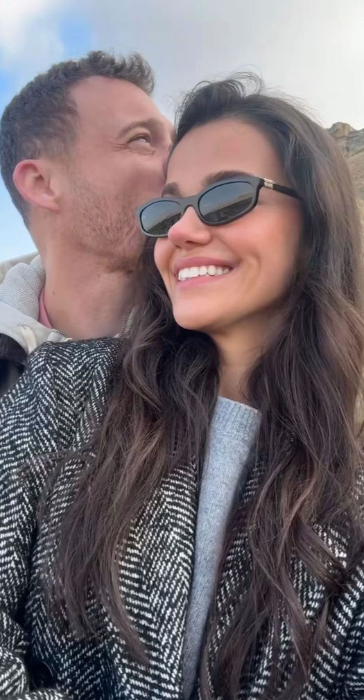 Gizemli gülümseme, soruları geçiştiren bakışlar yakaladı