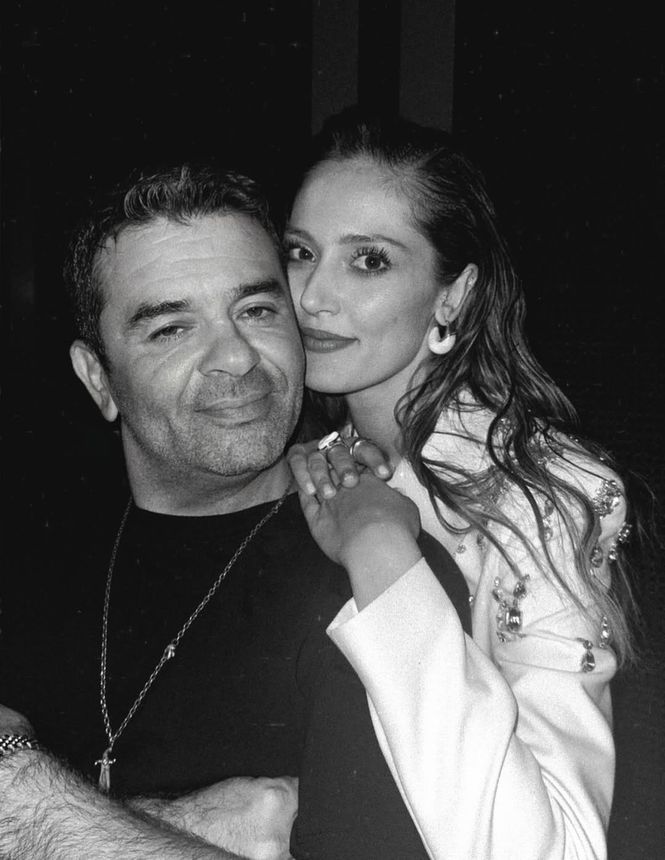 Bir yıllık aşk, gülümseme ve sevgi dolu anılar