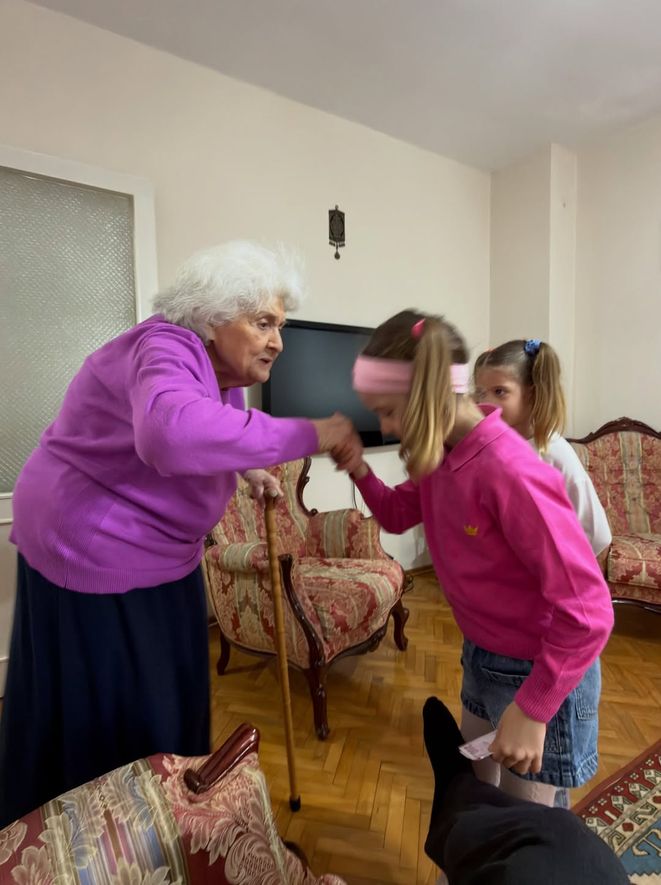 Gülümseyen yüzler, bayram neşesi iki aile arasında