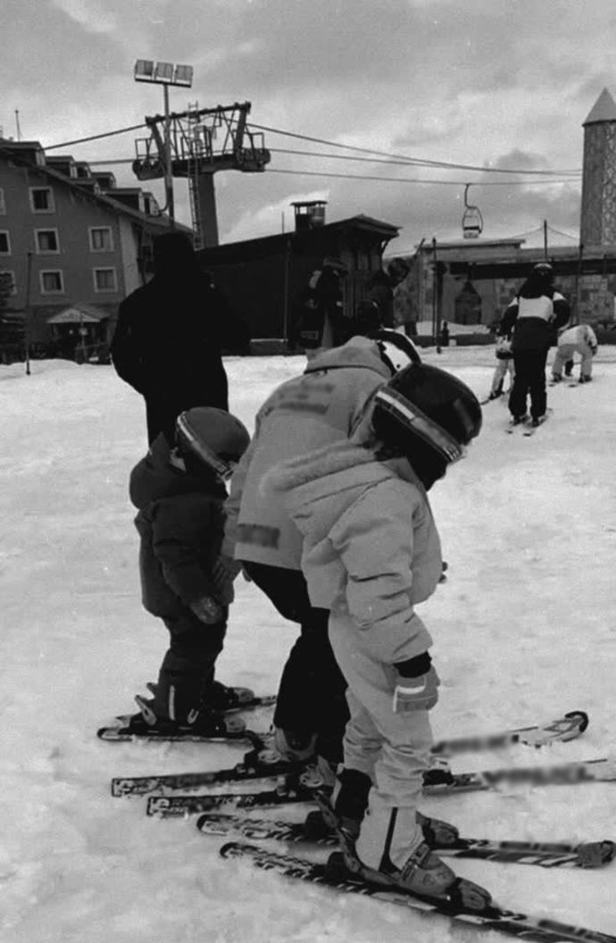 Erzurum karı altında ailece tatil, mutluluk pozu!