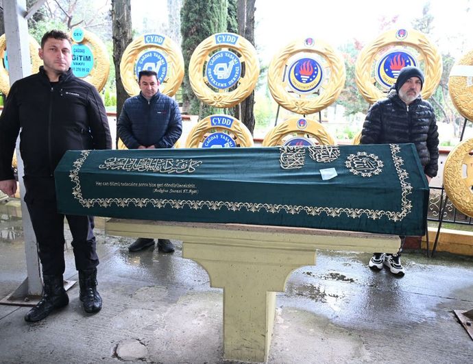 Gözyaşları, veda, anılar Sanat dünyasının acısı derin