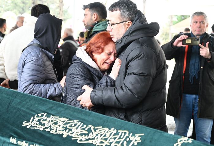 Sanat dünyasının acısı, sevenleri gözyaşıyla uğurladı