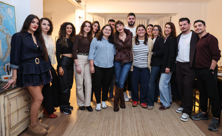 Samimi açıklama, yeni müzik, hayat hikayesi, aşkın izleri