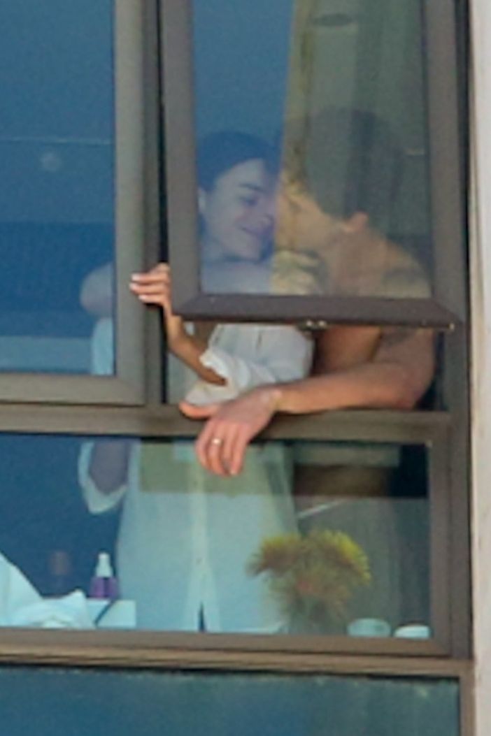 Pencereden süzülen romantizm, iki yıldızın aşk hikayesi