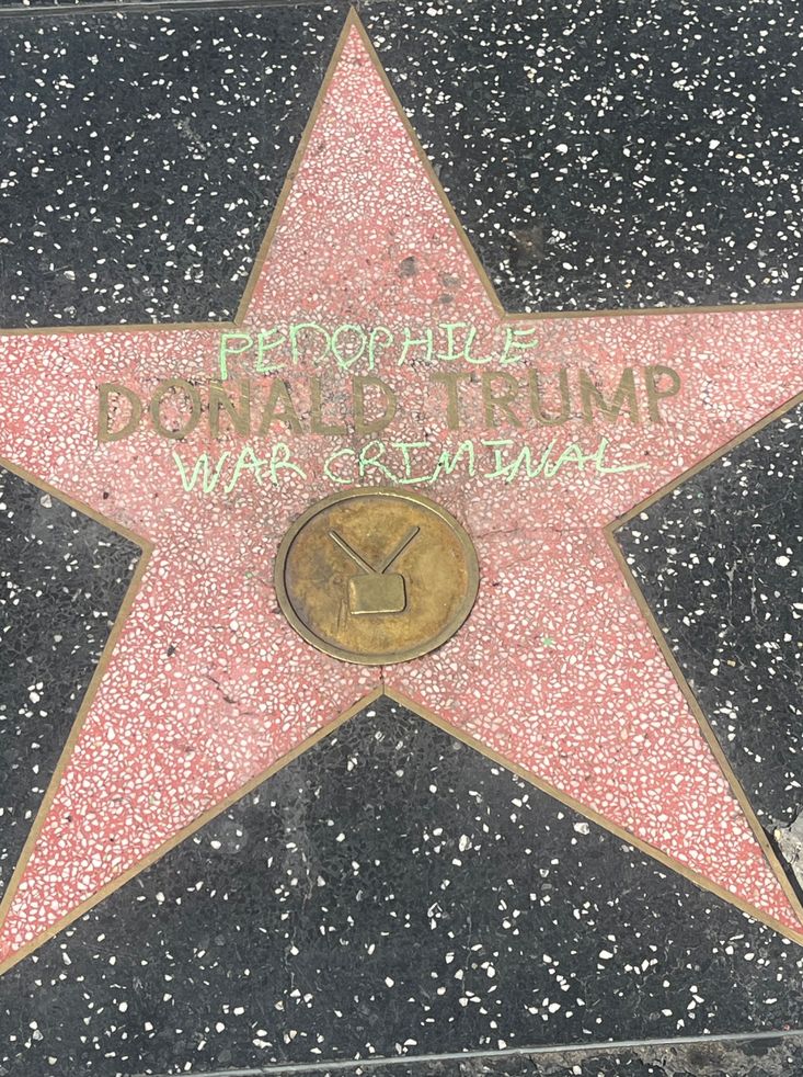Yıldız üzerinde öfke, protesto izleri, tahrip edilmiş sembol
