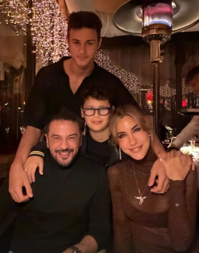 Enerjik kalmak için mücadele eden güzel model