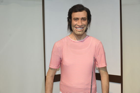 Duygusal anlar: Gül Sunal, eşinin mirasına saygı gösterdi