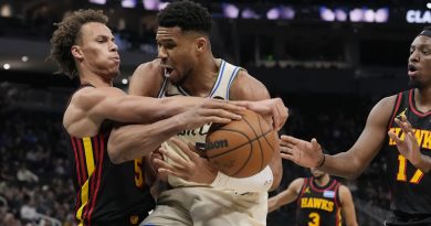 Yüzünde hayal kırıklığı, omuzları düşmüş bir yıldız