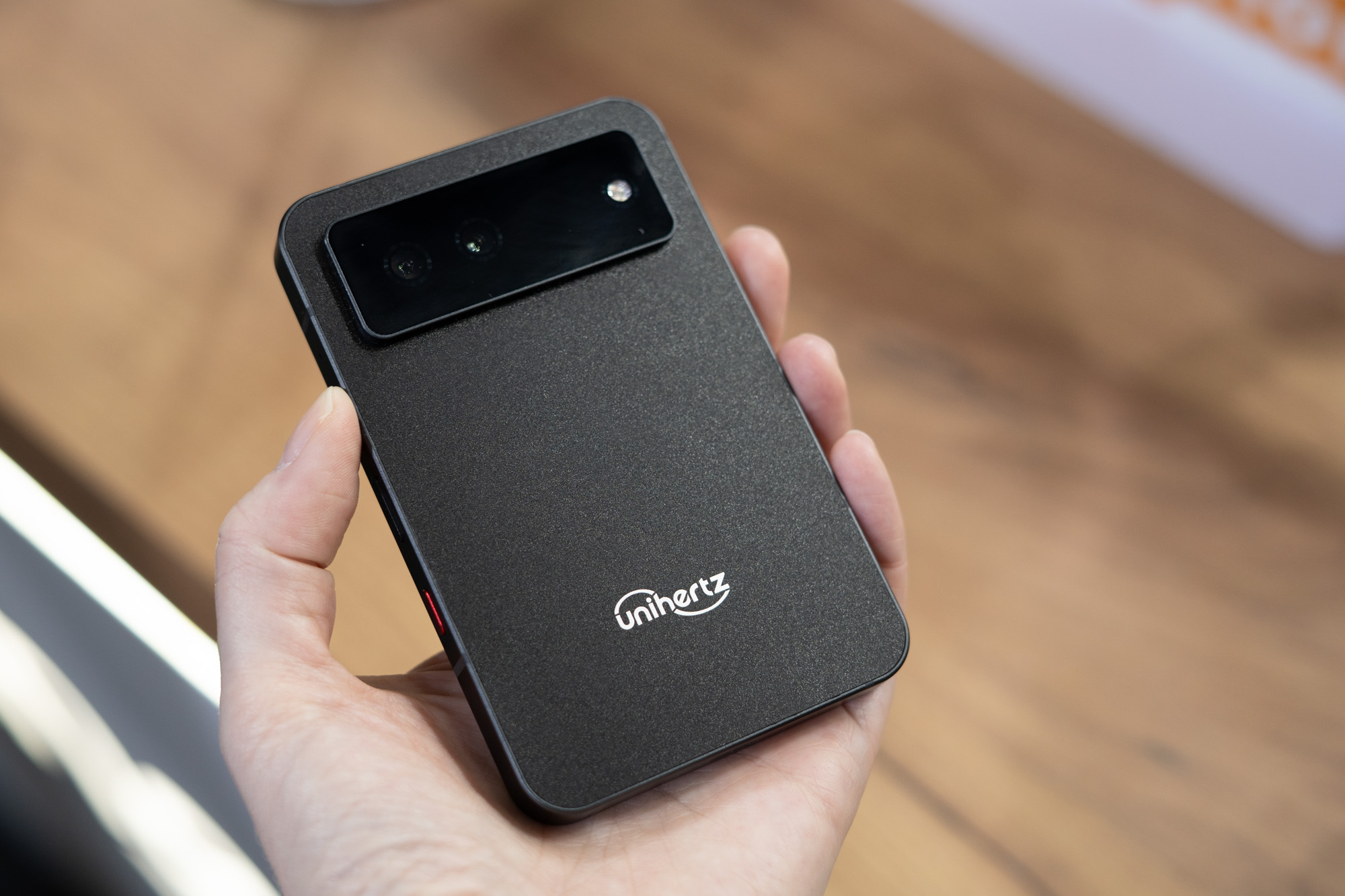 Klavye geri döndü, tasarım nostaljik, performans modern