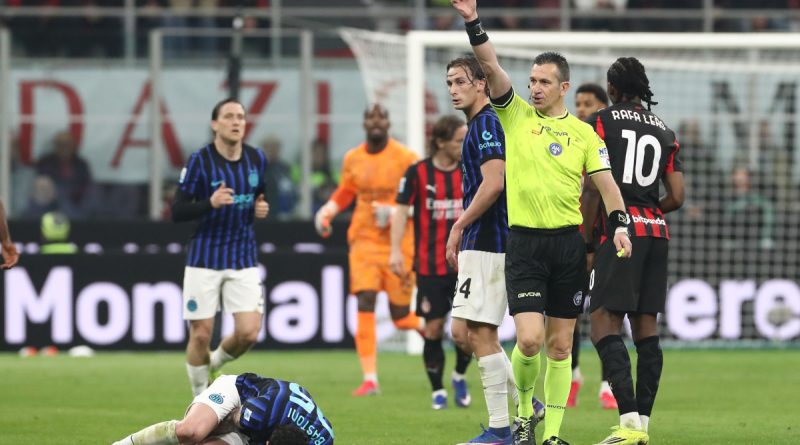 Çarpışma sonrası derbiye damga vuran sakatlık anı