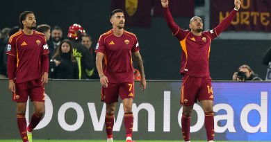 Tribünler doluyor, heyecan dorukta, futbol coşkusu!