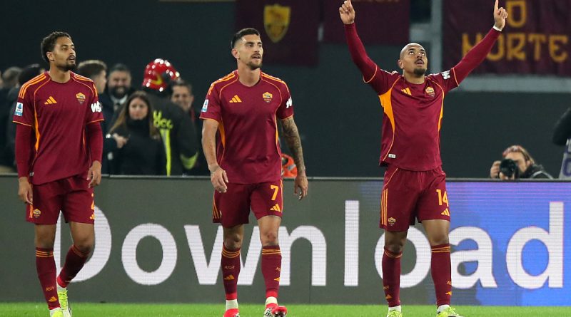 Tribünler doluyor, heyecan dorukta, futbol coşkusu!