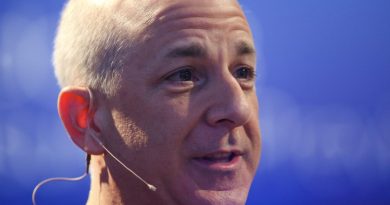 Gizlilik anlaşması şok etti: Eski başkan yardımcısı Jeffrey Epstein'e ödeme