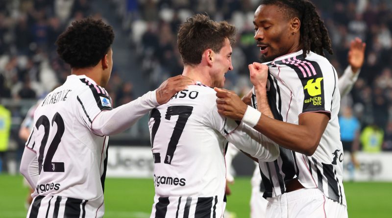 Doğum günü coşkusuyla sahada sevilen bir an!