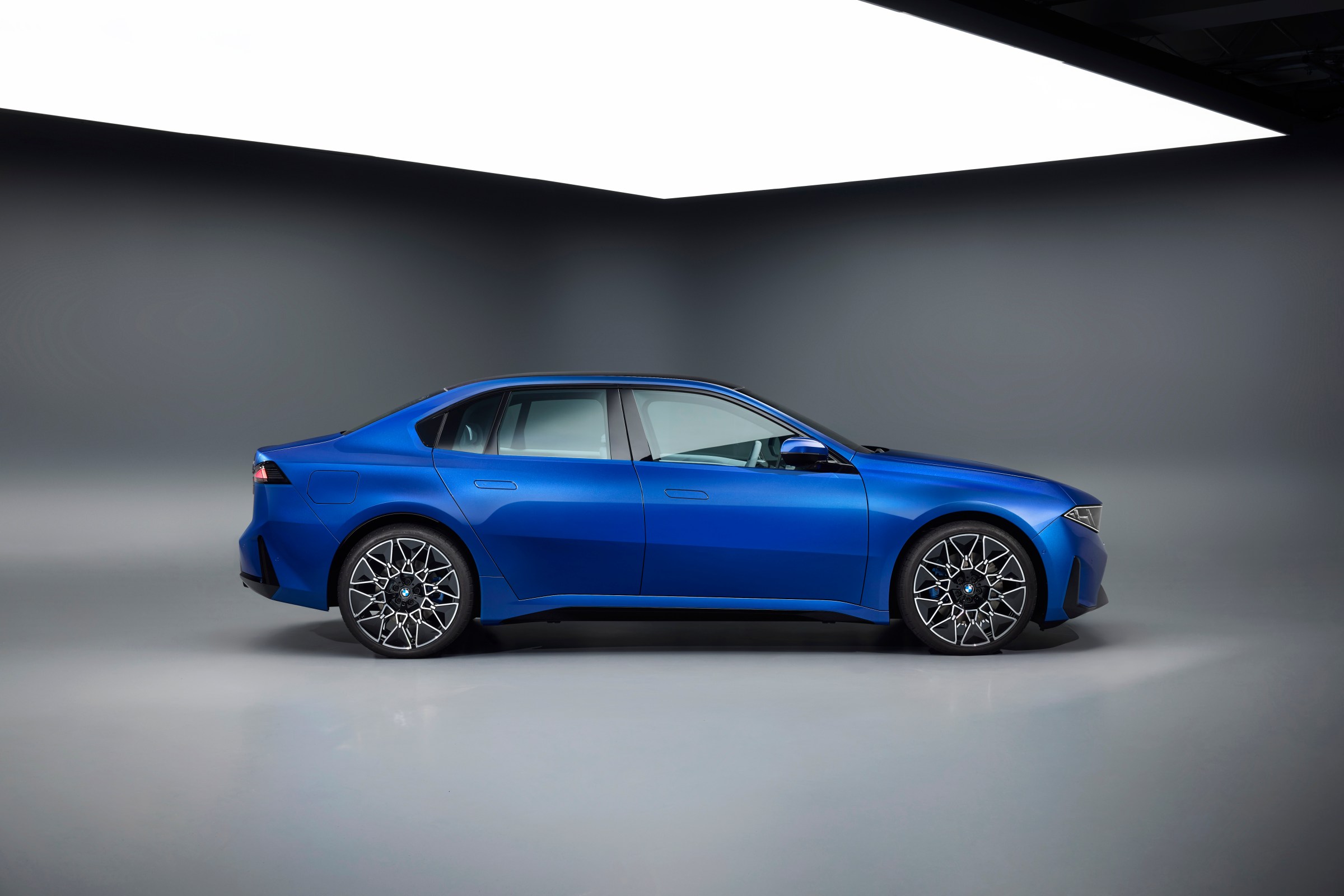 Elektrikli tasarım, şehirde stil sahibi sürüş deneyimi