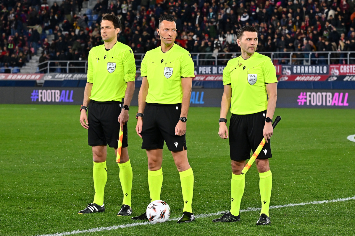 Tartışmalı pozeler, kırmızı kart beklentisi, Bologna isyan