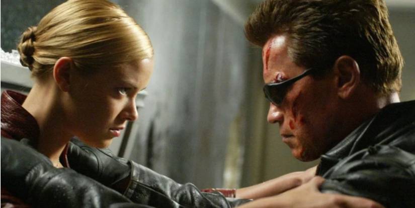 Metal kaslar, geleceğin tehdidi, aksiyon dolu zaman yolculuğu