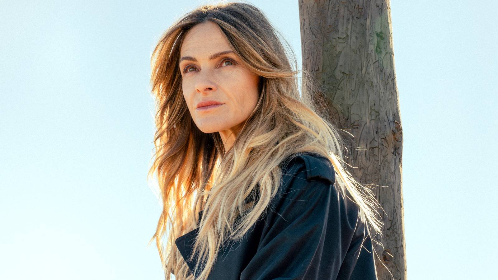 Aileyi derinden sarsan sırların peşinde izleyici