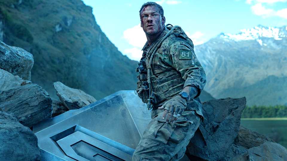 Alan Ritchson'un performansı parlıyor, yeni maceralara davet ediyor