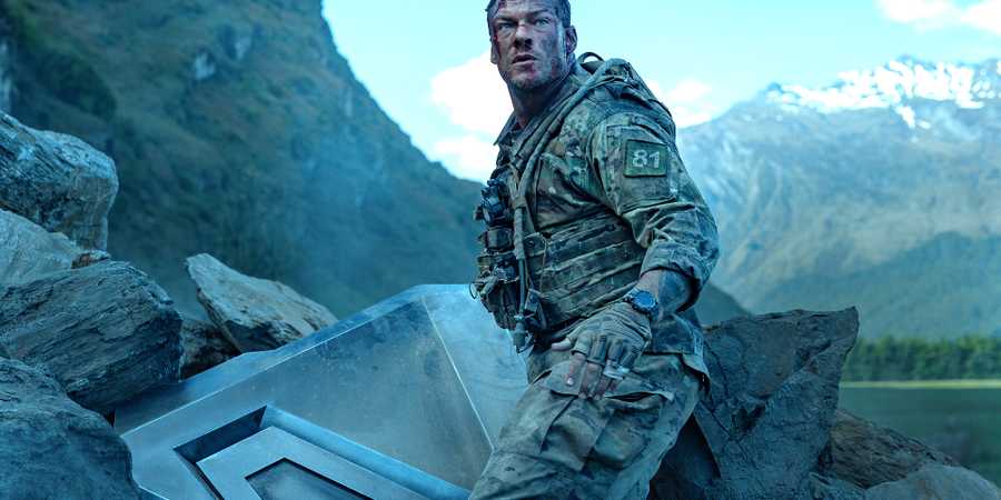 Alan Ritchson'un performansı parlıyor, yeni maceralara davet ediyor