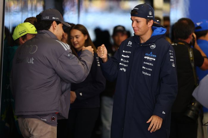 Genç yıldız Antonelli şampiyonluğa koşuyor, Hamilton Ferrari ile dönüyor