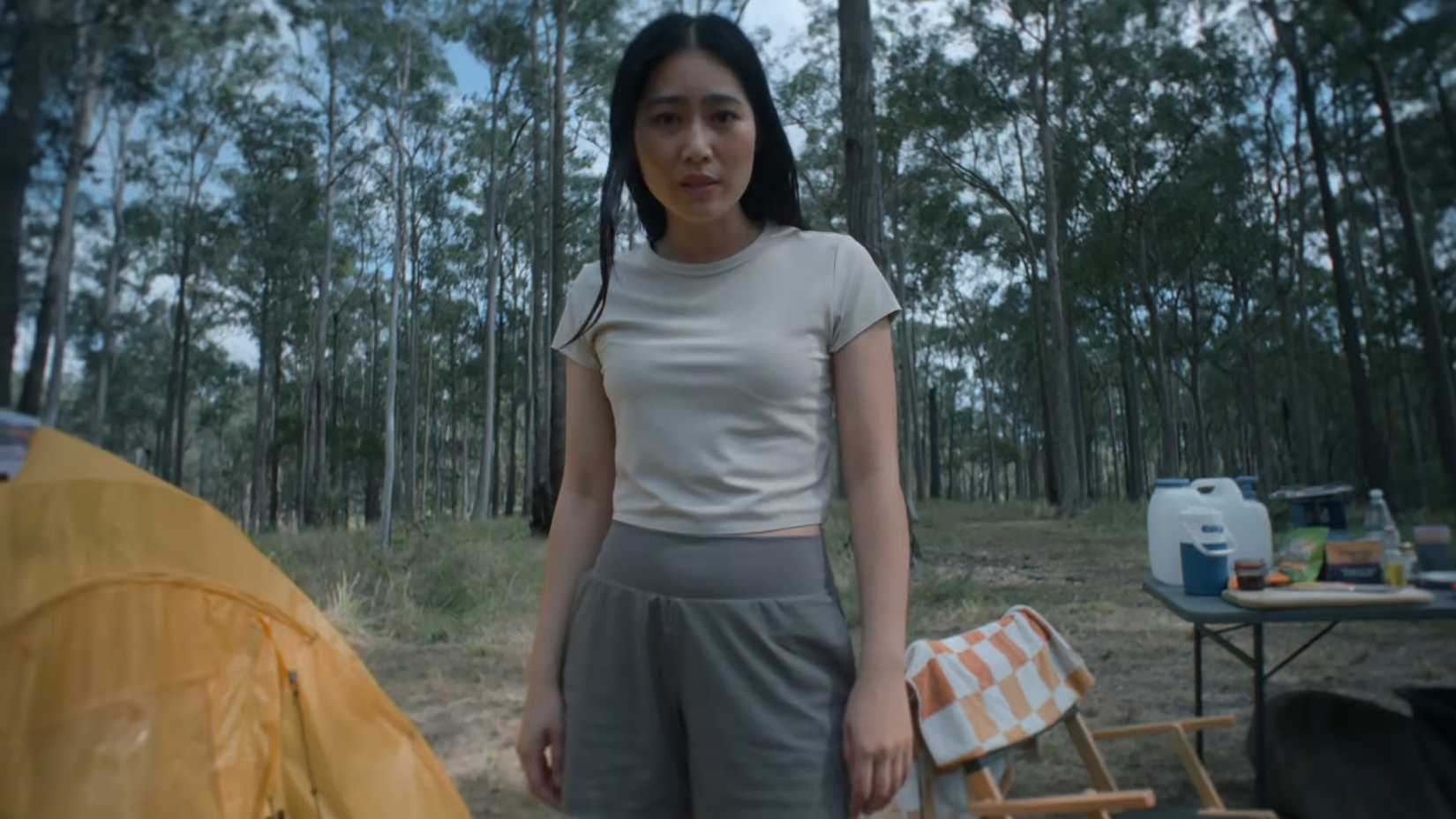 Karanlık orman, yalnızlık ve tüyler ürpertici bir bakış