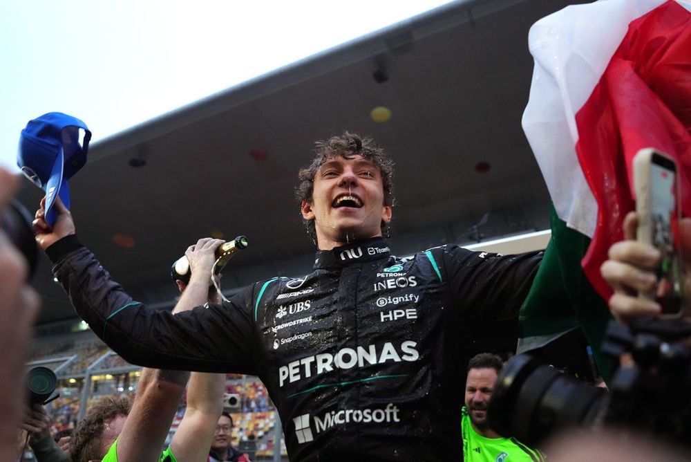 Genç yıldız parladı, zaferle Çin topraklarını salladı