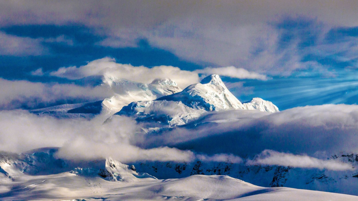 Buz eridi, antik sırlar gün yüzüne çıktı
