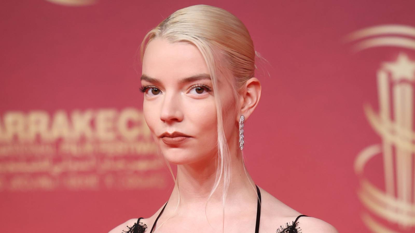 Anya Taylor-Joy'un performansı Netflix'te parlıyor, aksiyon dorukta