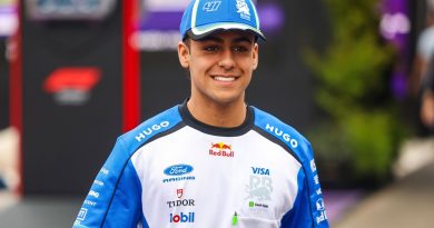 Genç yıldızın ilk yarışı, koleksiyonerler için özel kartta!